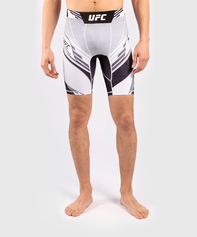 Men's zip - pocket canvas shorts for added functionality during travelShort de Vale Tudo Homme UFC Venum Pro Line - Blanc