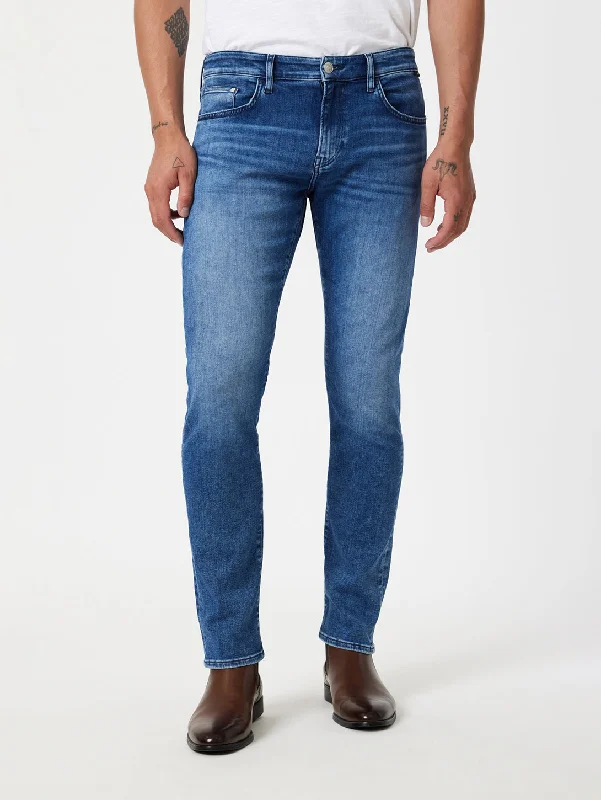 Men's Low - Rise Jeans in a Light Wash for a Casual and Youthful LookJake Slim Jean - Dark Brushed Feather Blue