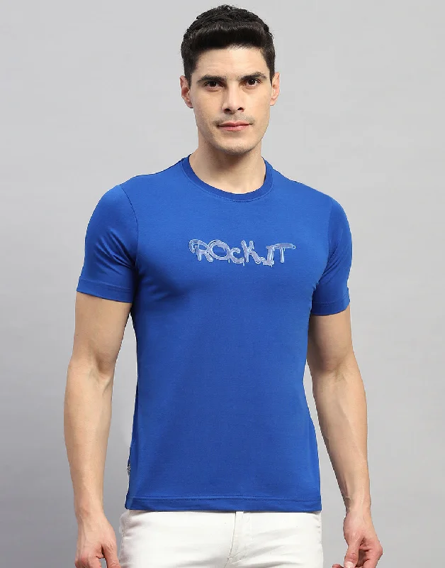 Men's thermal t - shirts with a high - neck design for cold weatherMen Blue Solid Round Neck Half Sleeve T-Shirt