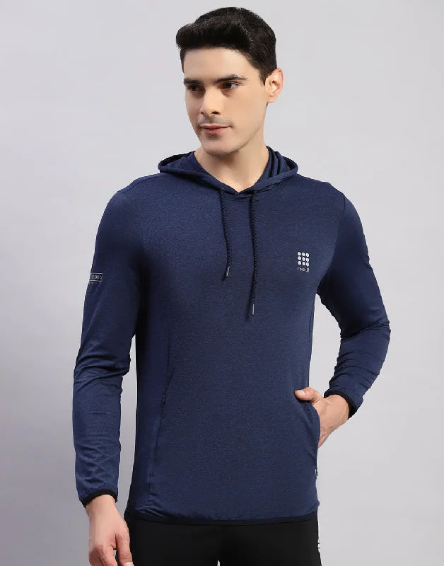 Men's mock - neck t - shirts with a modern and sleek styleMen Navy Blue Solid Hooded Full Sleeve T-Shirt