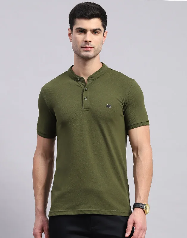 Men's UV - protection t - shirts for outdoor activities in the sunMen Olive Printed Mandarin Collar Half Sleeve T-Shirt