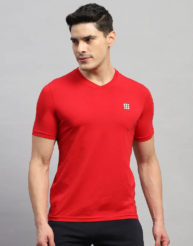 Men's ribbed t - shirts with a textured finish for added styleMen Red Solid V Neck Half Sleeve T-Shirt