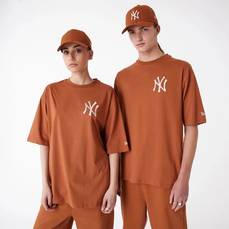 Men's UV - protection t - shirts for outdoor activities in the sunNew York Yankees League Essential Brown Oversized T-Shirt