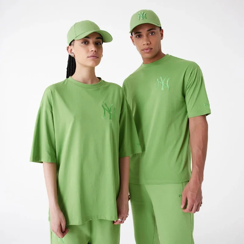 Men's moisture - wicking athletic t - shirts for intense workoutsNew York Yankees League Essential Green Oversized T-Shirt