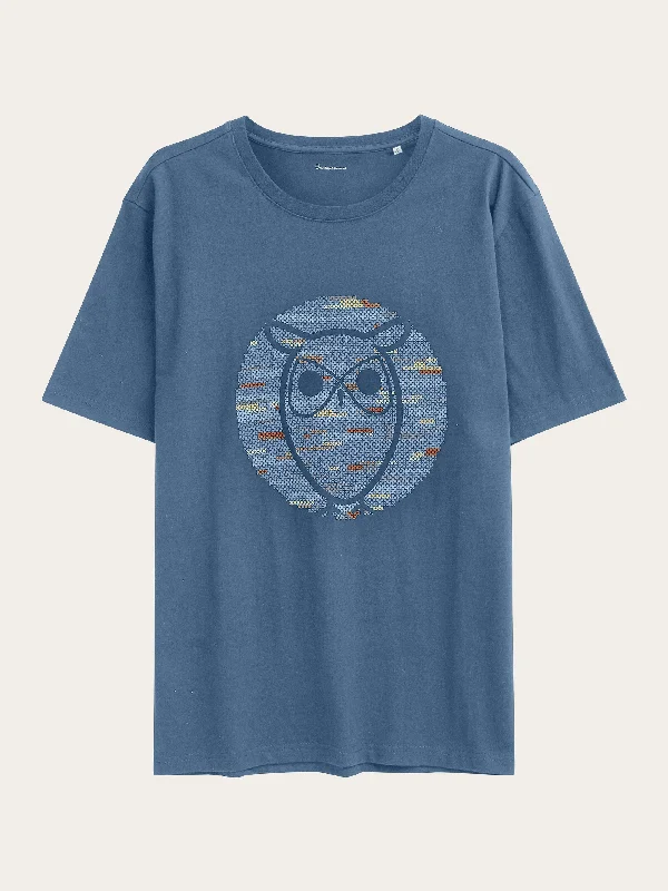 Men's organic cotton crew - neck t - shirts for everyday comfortRegular short sleeve heavy single owl cross stitch print t-shirt - GOTS/Vegan - Moonlight Blue