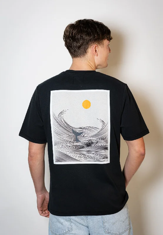 Men's thermal t - shirts with a high - neck design for cold weatherTale of the Waves - T-shirt